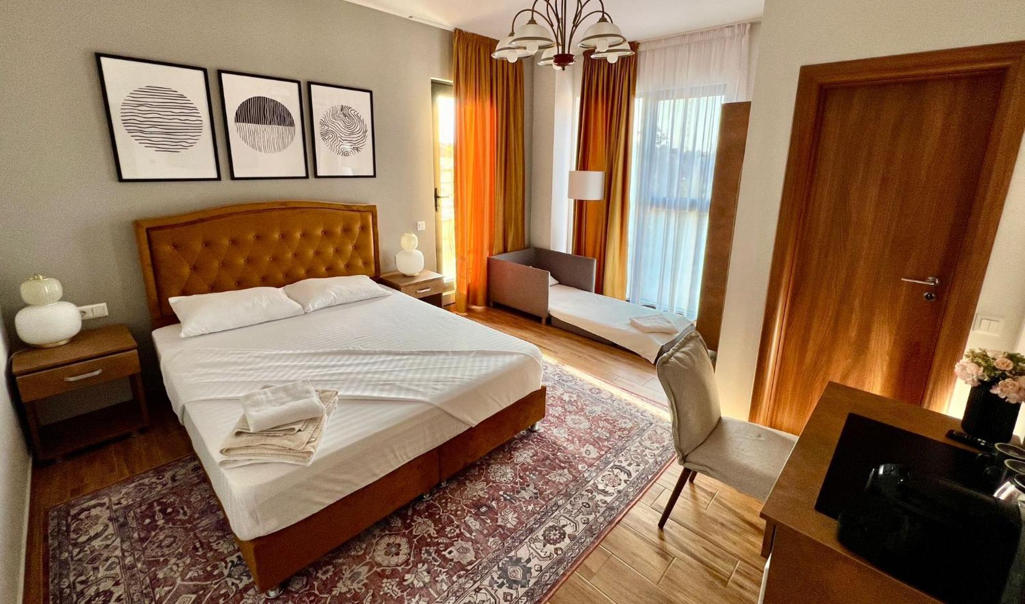 Hotel Fantazia Oradea - Self Check In & Out Extérieur photo