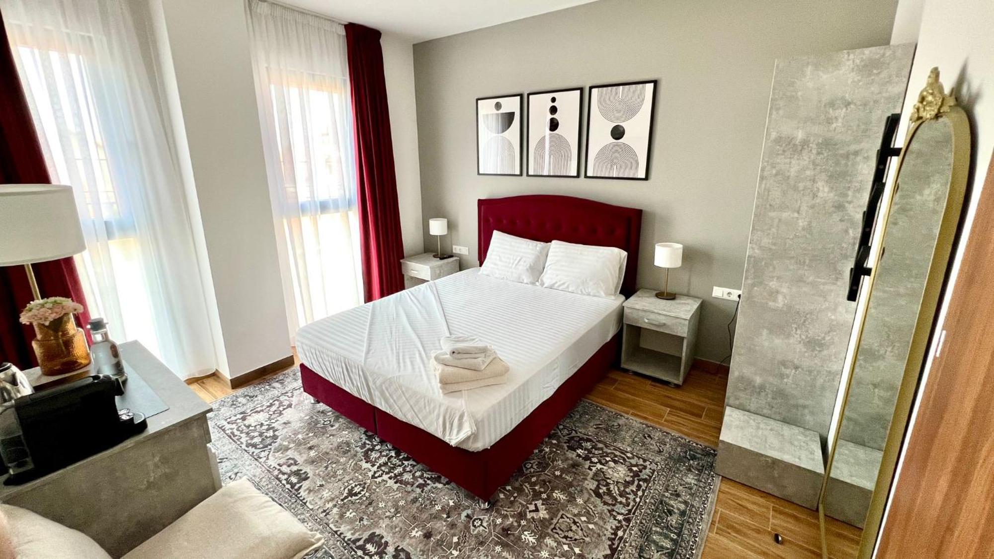 Hotel Fantazia Oradea - Self Check In & Out Extérieur photo