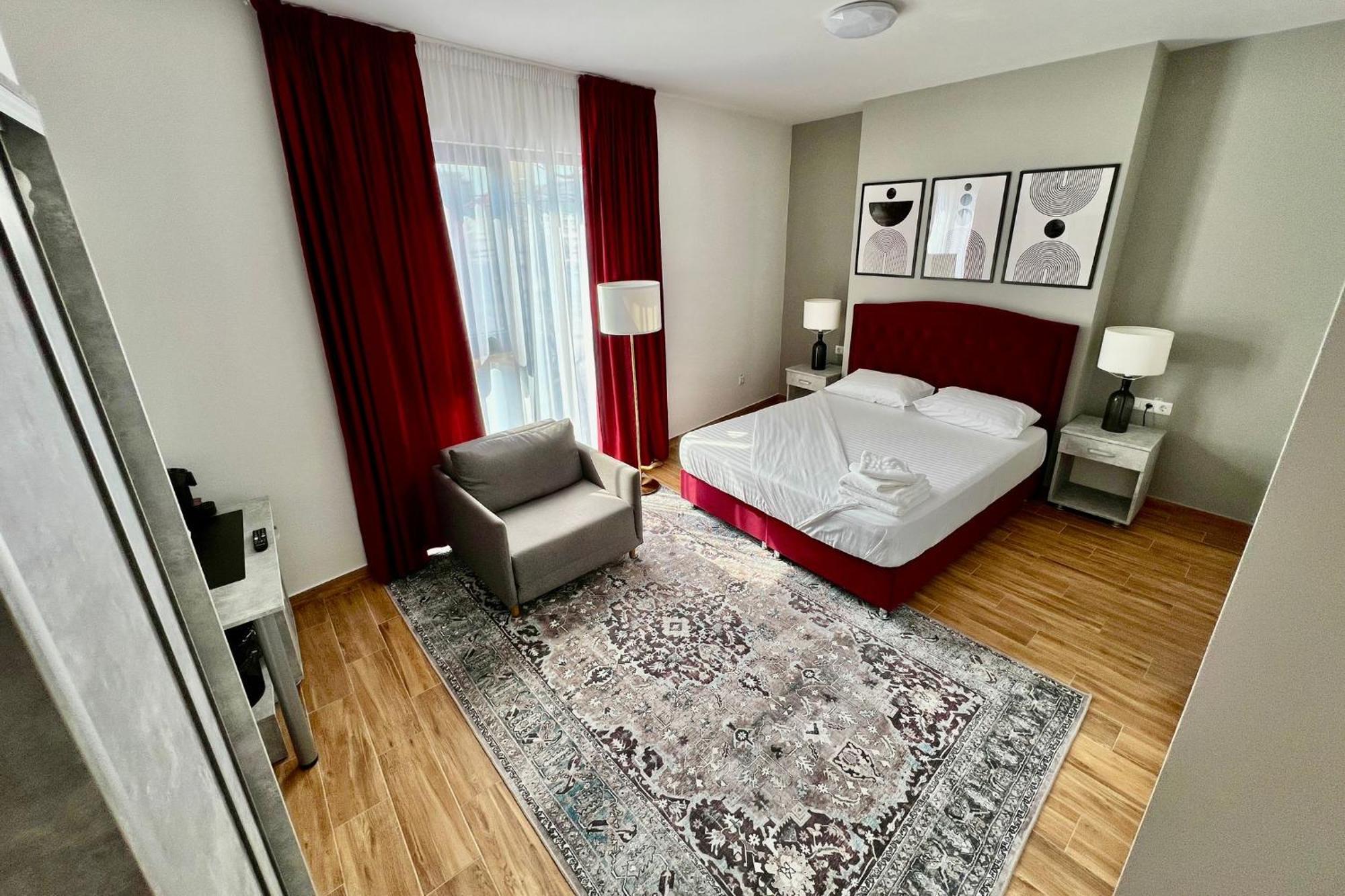 Hotel Fantazia Oradea - Self Check In & Out Extérieur photo