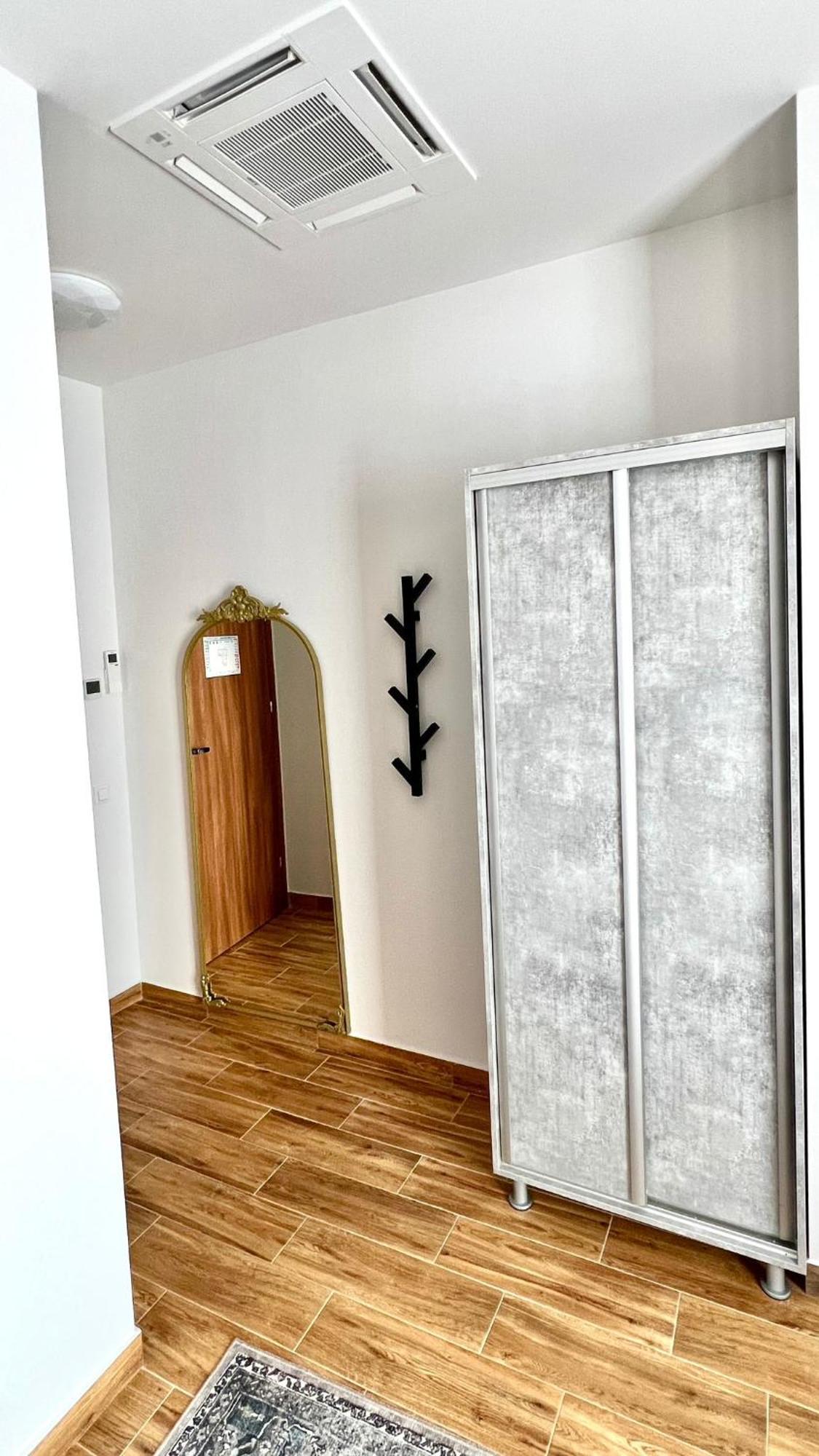 Hotel Fantazia Oradea - Self Check In & Out Extérieur photo